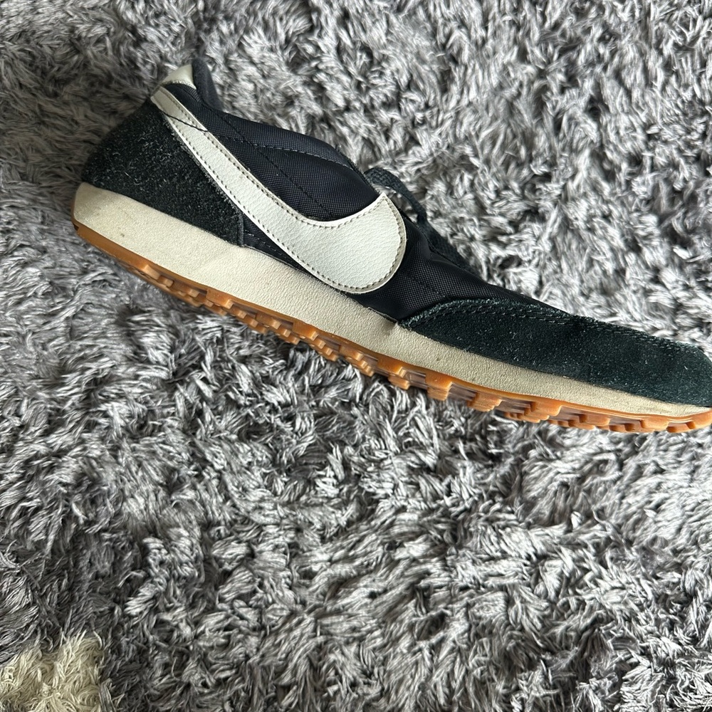 Nike Men's Black and White Sneakers